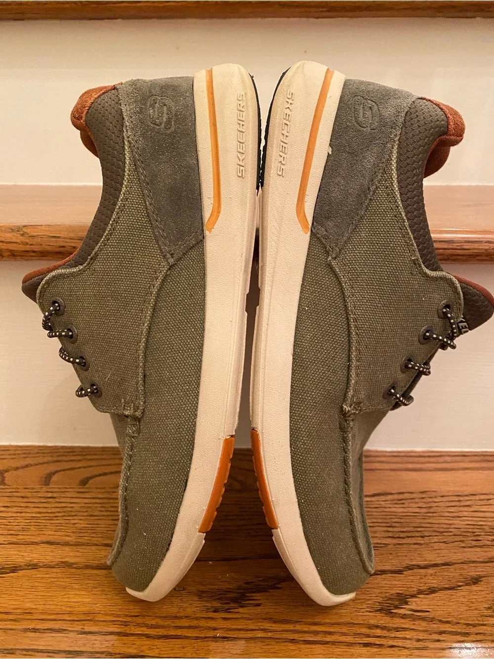 Skechers Men’s 10 Olive w/Brown Canvas Slip-On Lace-Up Sneakers Excellent Cond.